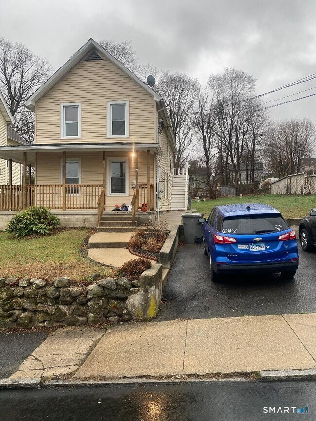 72 Walnut St in Naugatuck, CT - Building Photo - Building Photo
