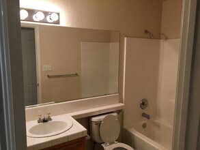 5305 Grogan Dr in Bakersfield, CA - Building Photo - Building Photo