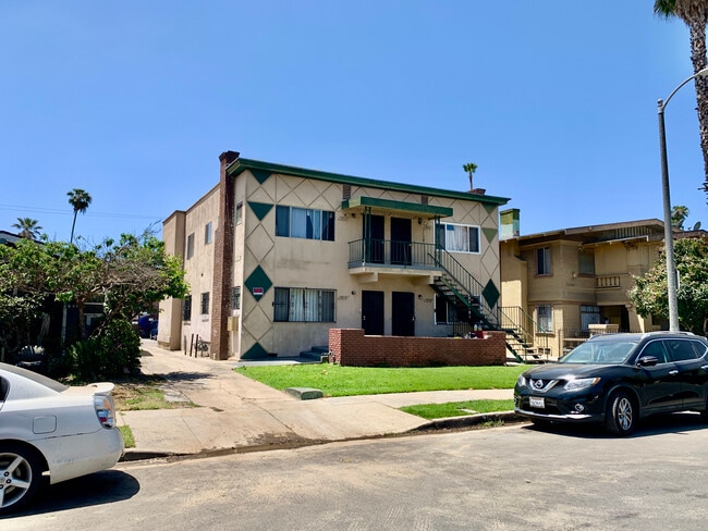 1852 W 24th St, Unit 1852