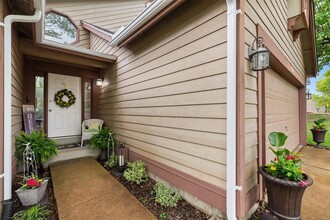 510 Oaktree Crossing Ct in Ballwin, MO - Building Photo - Building Photo