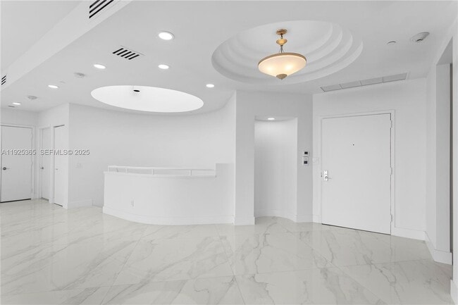 2000 Island Blvd in Aventura, FL - Foto de edificio - Building Photo