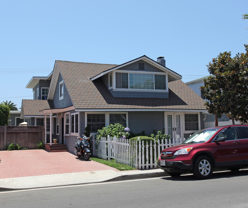 437 Cypress Dr in Laguna Beach, CA - Foto de edificio