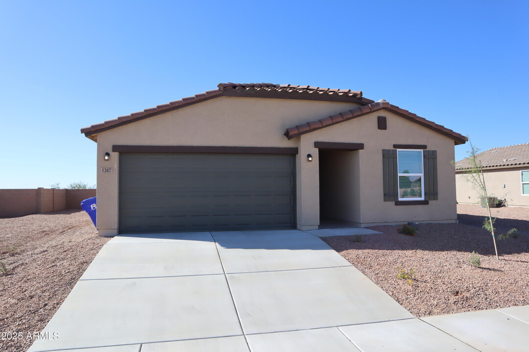 1267 W Flowstone Trail in Benson, AZ - Building Photo