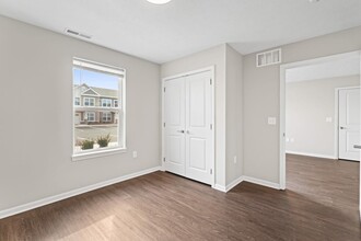 Pebble Village Townhomes in Noblesville, IN - Foto de edificio - Building Photo