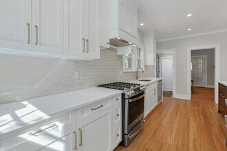 10 Robins Rd in New Rochelle, NY - Building Photo - Building Photo