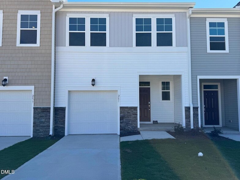 261 Lily Patch Ln in Smithfield, NC - Building Photo