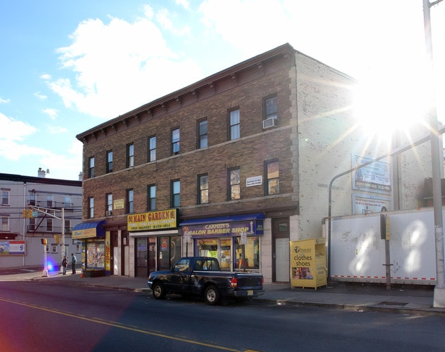 895-899 Main Ave in Passaic, NJ - Building Photo - Building Photo