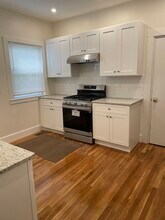 37 Brook St, Unit 1 in Brookline, MA - Building Photo - Building Photo