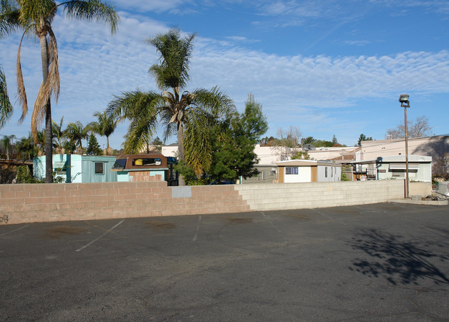 235 W Aviation Rd in Fallbrook, CA - Building Photo - Building Photo