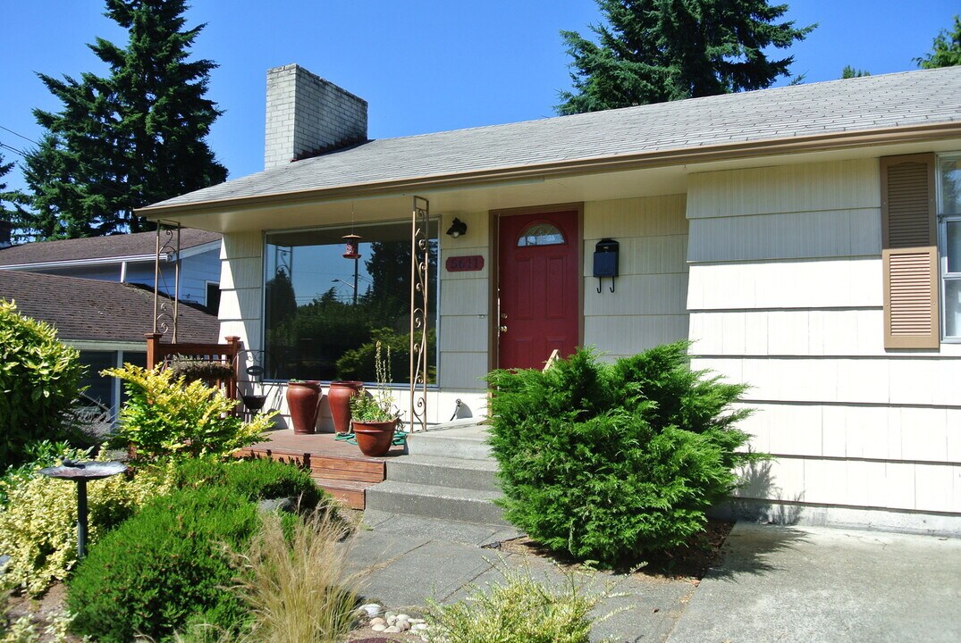 5611 40th Ave NE in Seattle, WA - Building Photo