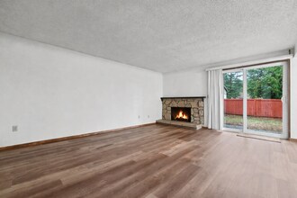 14327-14123 123rd Ave NE in Kirkland, WA - Building Photo - Building Photo