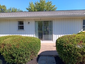 4 Hemlock Dr, Unit Unit B in Mechanicsburg, PA - Foto de edificio - Building Photo