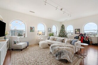 27 Library St NE, Unit 901 in Grand Rapids, MI - Foto de edificio - Building Photo