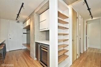 910 N Lake Shore Dr-Unit -517 in Chicago, IL - Building Photo - Building Photo