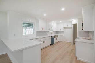 9419 Campbell Rd in Houston, TX - Building Photo - Building Photo