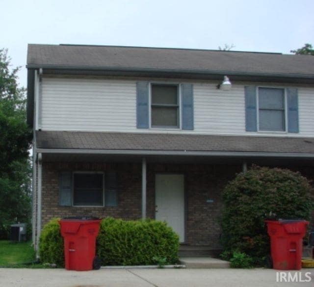 property at 1302 S Hickory Grove Ln