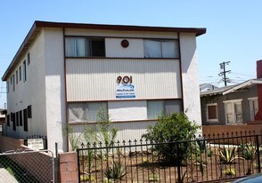 901 W 76th St in Los Angeles, CA - Building Photo
