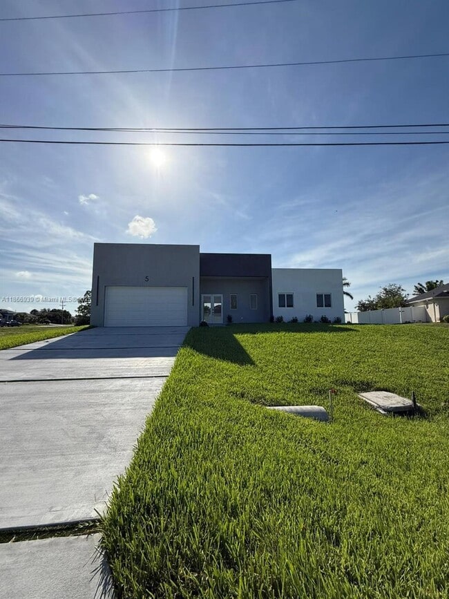5 SW 26th Pl in Cape Coral, FL - Building Photo - Building Photo