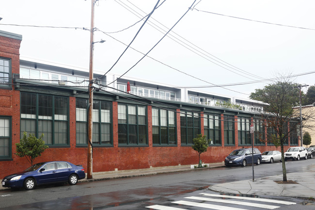 Hathaway Lofts in Cambridge, MA - Foto de edificio - Building Photo