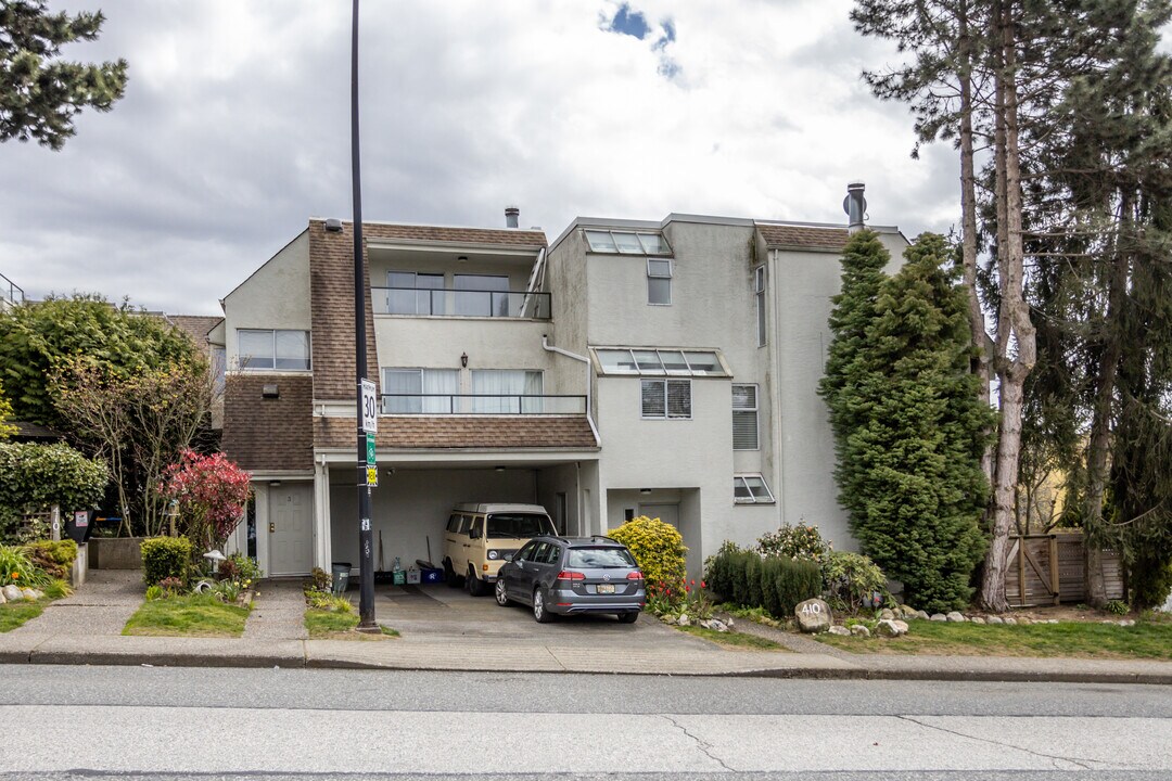 410 Mahon Av in North Vancouver, BC - Building Photo