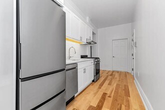 331 W 16th St in New York, NY - Building Photo - Building Photo