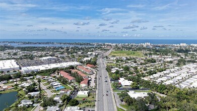 2220 Stickney Point Rd in Sarasota, FL - Building Photo - Building Photo