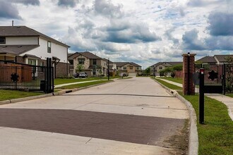 7115 Elgin St in Pearland, TX - Building Photo - Building Photo