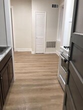 3412 W Foster Ave, Unit 1B in Chicago, IL - Foto de edificio - Building Photo