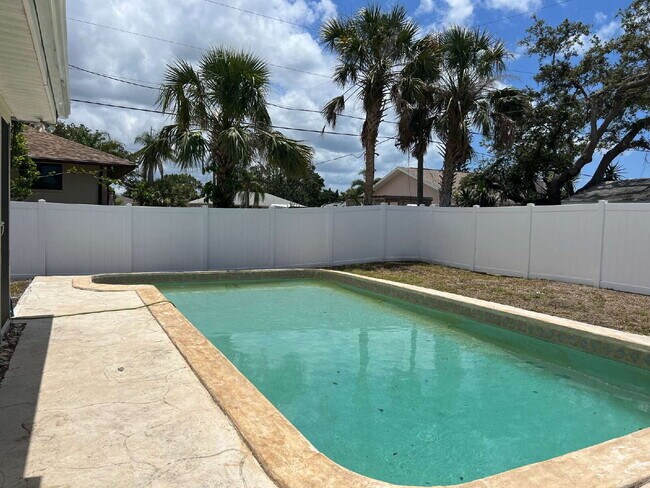 1477 Nantucket Rd in Venice, FL - Building Photo - Building Photo