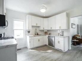 823 E Lincoln Ave in Milwaukee, WI - Building Photo