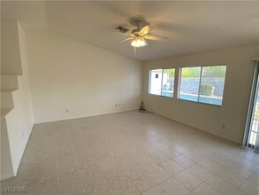 1153 Elam St in Henderson, NV - Foto de edificio - Building Photo