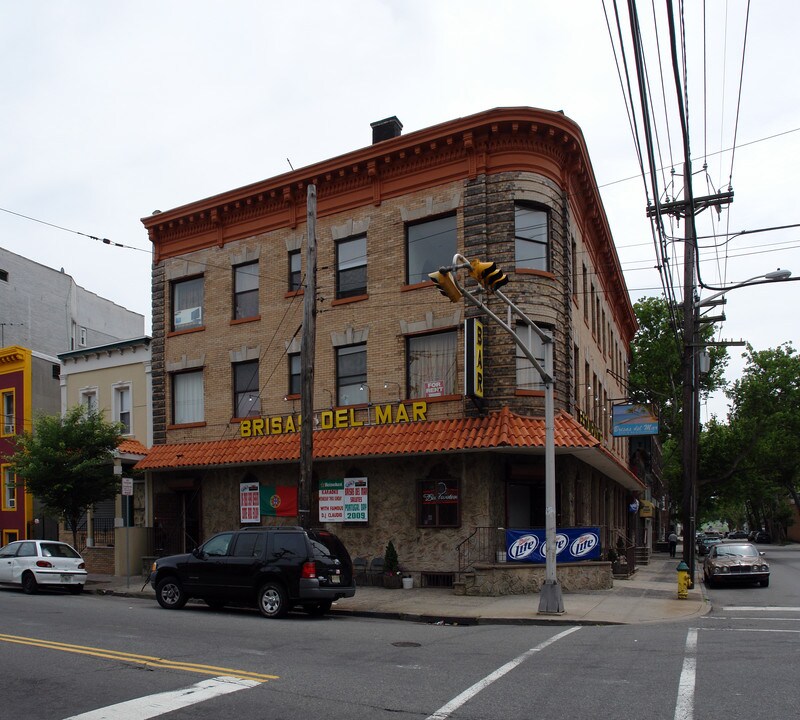 383 Chestnut St in Newark, NJ - Building Photo