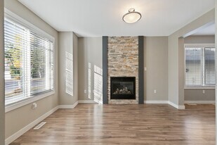 10110-10113 113 Ave NW in Edmonton, AB - Building Photo