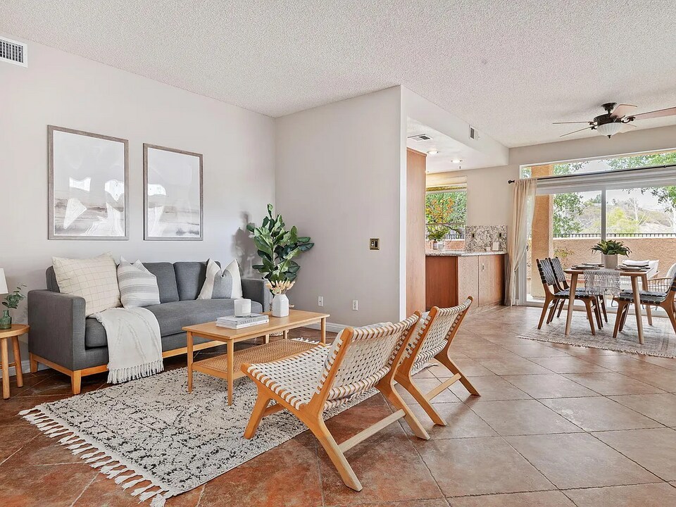 24015 Arroyo Park Dr in Santa Clarita, CA - Building Photo