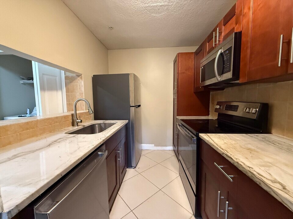 2317 N Congress Ave in Boynton Beach, FL - Building Photo