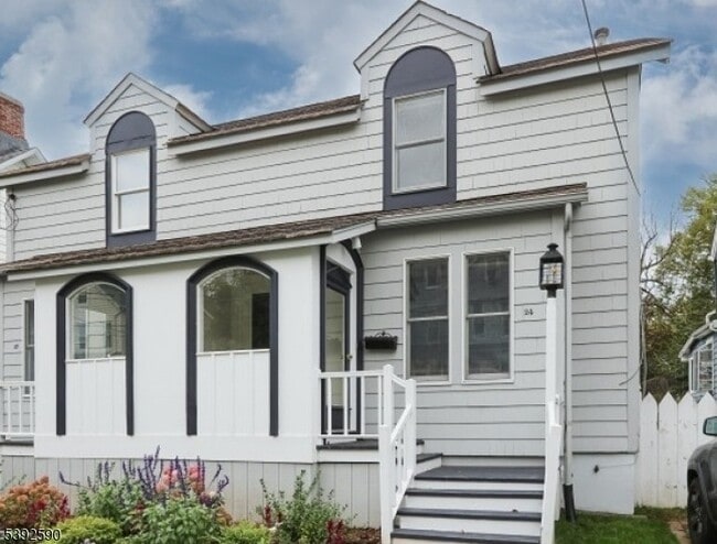 24 Montague Pl in Montclair, NJ - Building Photo - Building Photo
