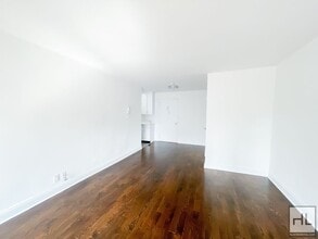 E 88th St, Unit 12H in New York, NY - Foto de edificio - Building Photo