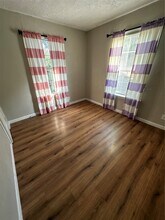 7339 Eisenhower Rd in Houston, TX - Foto de edificio - Building Photo