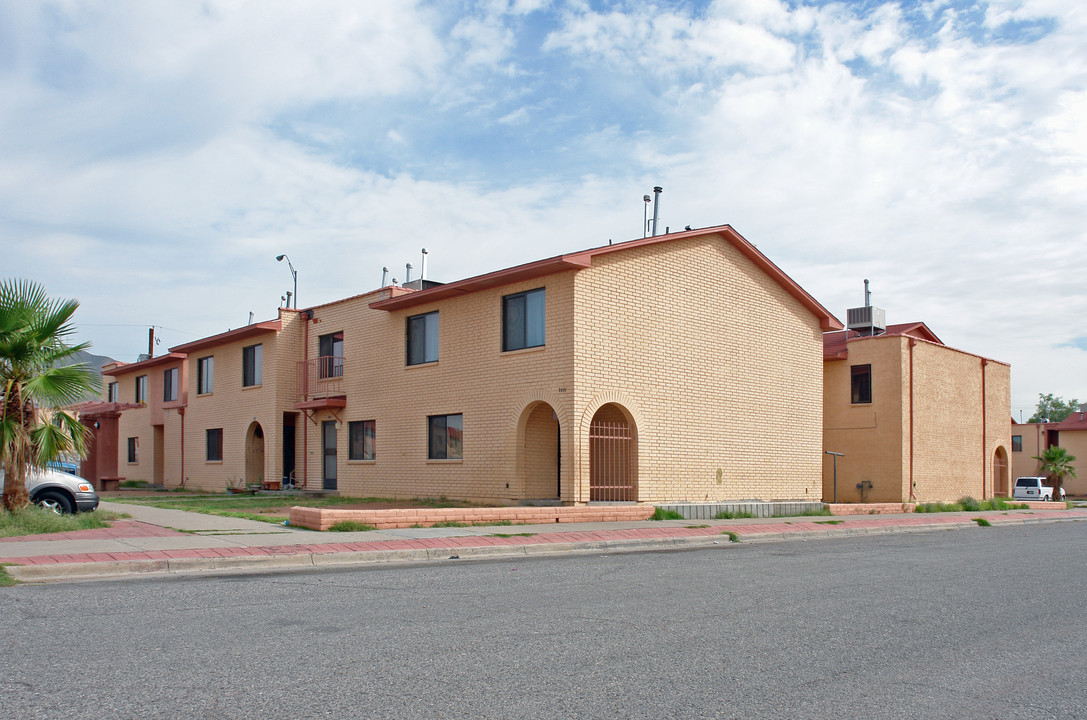 2218 Paisano Dr in El Paso, TX - Building Photo