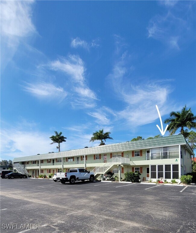 300 Valley Stream Dr in Naples, FL - Building Photo - Building Photo