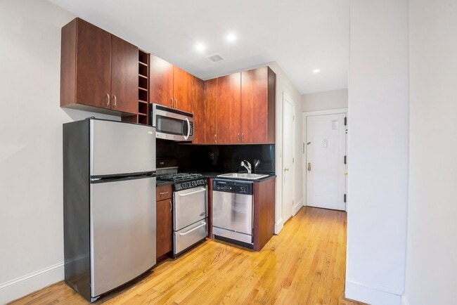 property at 124 E 27th St