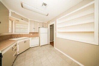 2204 NW Denver Ave in Lawton, OK - Building Photo - Building Photo