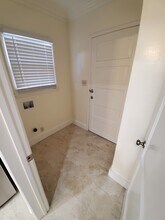 1869 W 54th St, Unit 1869 in Los Angeles, CA - Foto de edificio - Building Photo