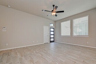 316 N Spotted Fern Dr in Montgomery, TX - Foto de edificio - Building Photo