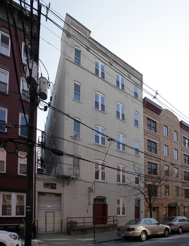 227 Grand St in Hoboken, NJ - Building Photo - Building Photo