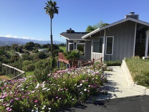 20675 View Oaks Way in San Jose, CA - Building Photo - Building Photo