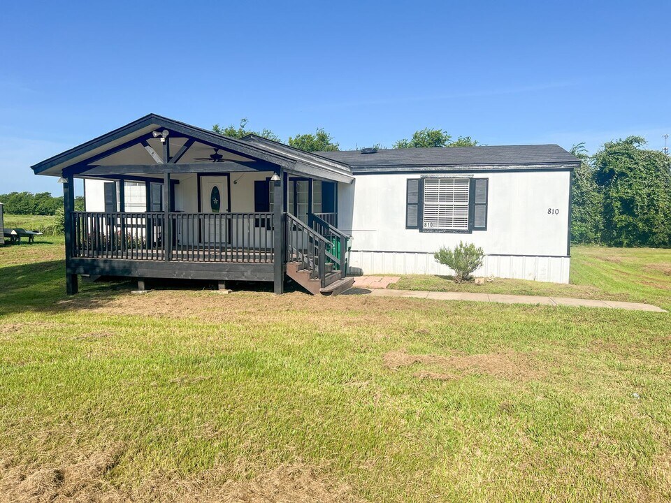 810 Ranchette Dr in Joshua, TX - Building Photo
