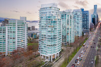 Bayshore Towers II in Vancouver, BC - Building Photo - Building Photo