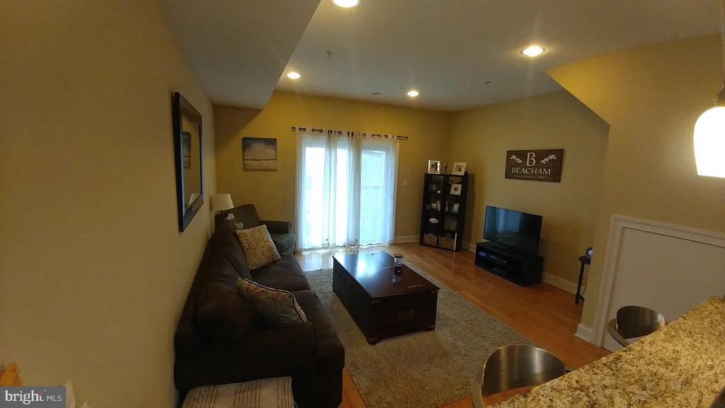 827 Corinthian Ave in Philadelphia, PA - Building Photo