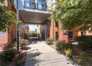 3295 Blake St in Denver, CO - Foto de edificio - Building Photo